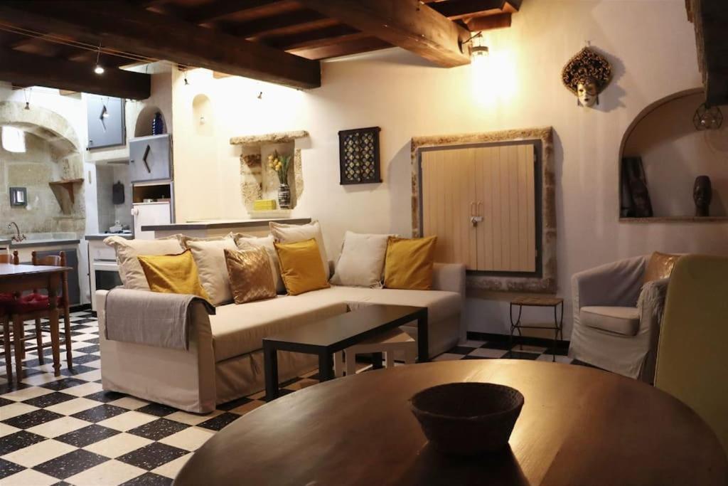Entre Uzes Et Le Pont-Du-Gard Le Logis D'Autrefois Apartment Castillon-du-Gard Luaran gambar
