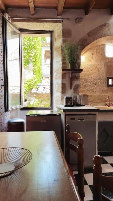 Entre Uzes Et Le Pont-Du-Gard Le Logis D'Autrefois Apartment Castillon-du-Gard Luaran gambar